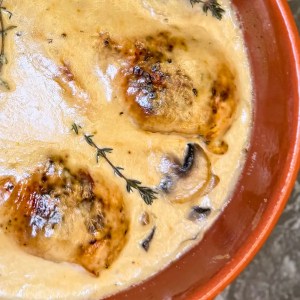 easy creamy mushroom chicken breast recipe baked in oven with thyme and mushrooms