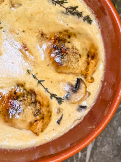 easy creamy mushroom chicken breast recipe baked in oven with thyme and mushrooms