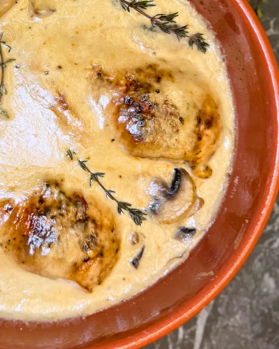 easy creamy mushroom chicken breast recipe baked in oven with thyme and mushrooms