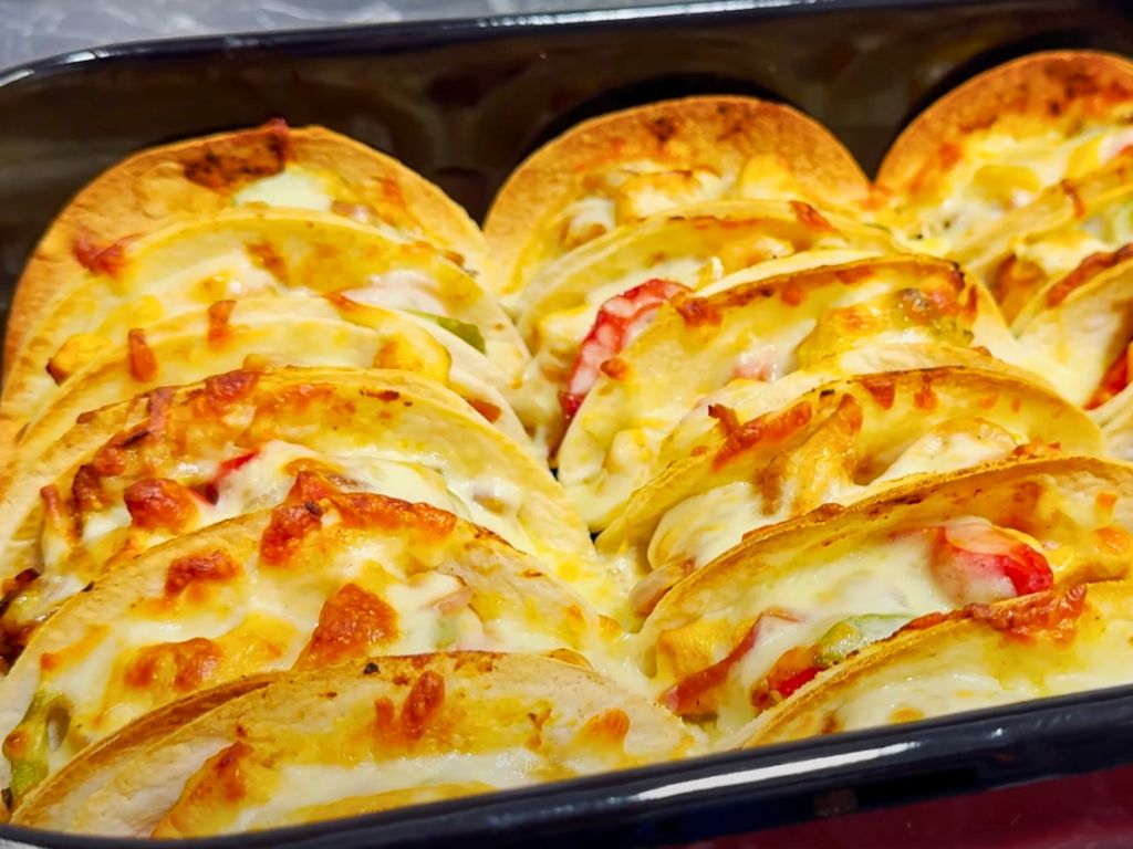 Oven Baked Chicken Tacos with Cheese and Bell Peppers